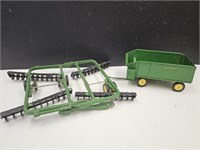 JD Wagon and Disc 1/16 Scale