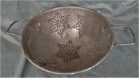 VINTAGE STAR COLANDER