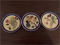 3 plates with parrot design, 1993 CBK LTD