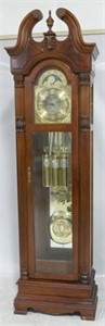 Ridgeway grandfather clock with key