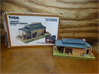 TYCO HO Scale Lighted Freight Station