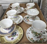 TRAY OF ASSORTED TEA AND SAUCERS