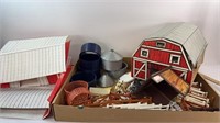 CARDBOARD BARN & PLASTIC FARM SET