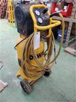 AIR COMPRESSOR, DEWALT, MDL D55168, 16 GAL., 200