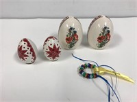 Ceramic eggs salt and pepper shakers