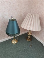 2 Lamps. 1 is a alsy.