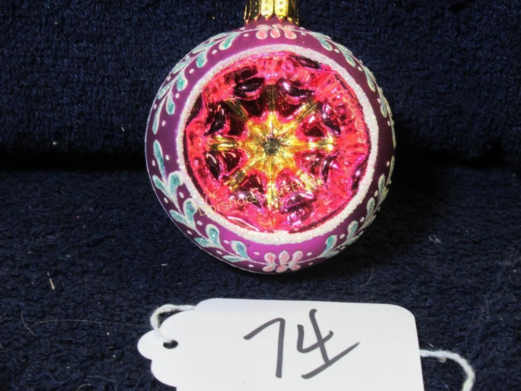 A BEAUTY CHRISTMAS ORNAMENT - GLASS