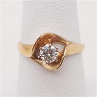 14K Gold Ring w/ Diamond