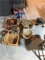 Basket decor and 2 metal animals