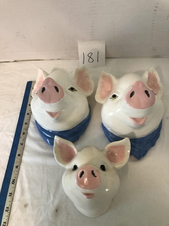 3 pig heads/decor, 2 are wall pockets