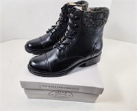 NEW Steve Madden Boots (Size: 39)
