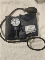 Dynarex Adult Sphygmomanometer Blood Pressur Cuff