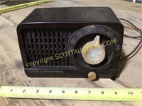 Stewart Warner vintage Bakelite case AM radio,