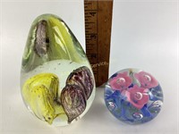 Floral paper weights includes two