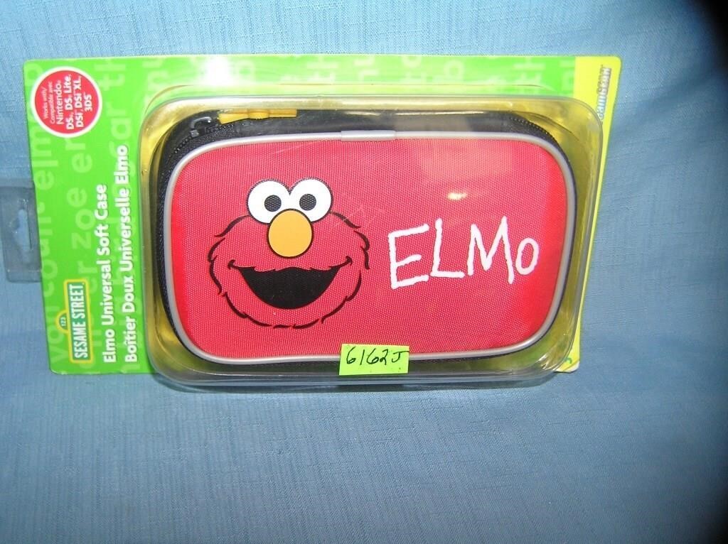 Elmo universal soft case mint on card