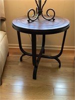 Round decorative table