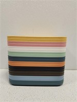 20 colorful plastic plates