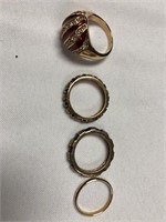 Lot of 4 gold plated rings, black and red
