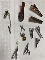 Lot of vintage tie pins and clips