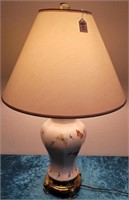 V - TABLE LAMP W/ SHADE (K85)
