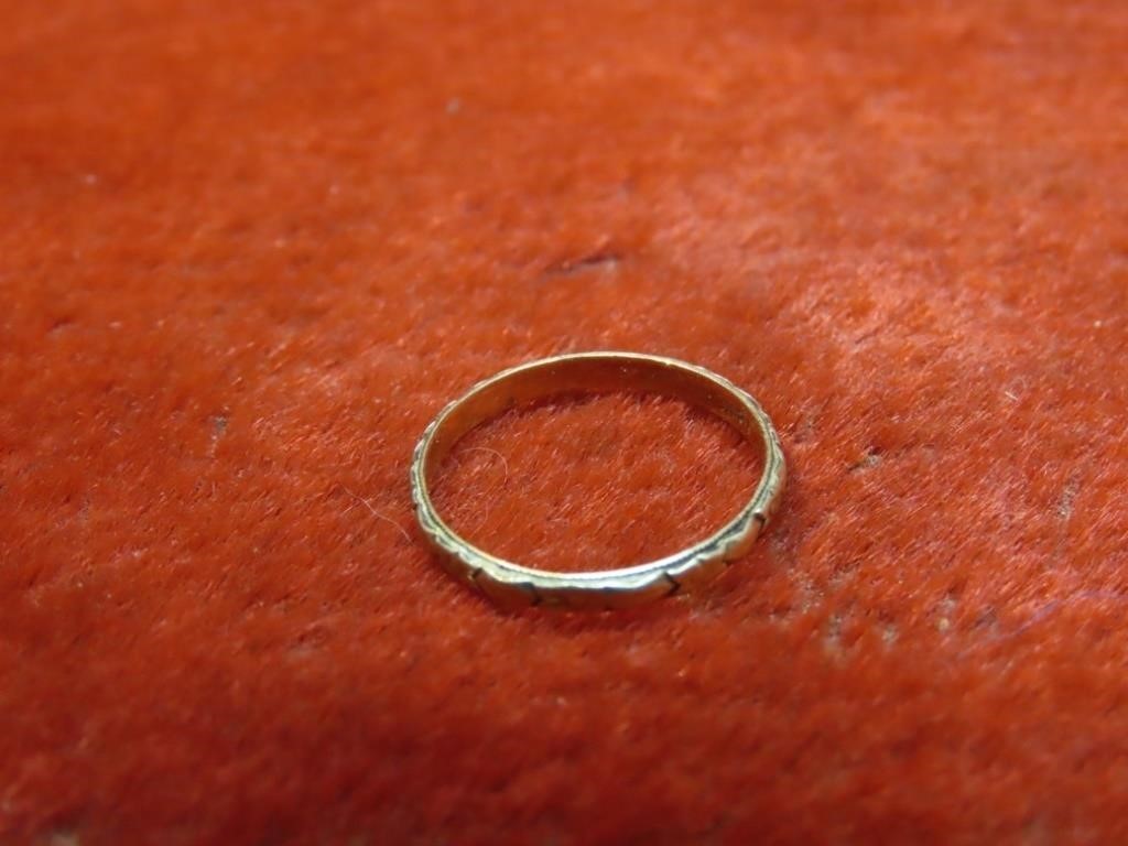 14k Gold antique band ring.