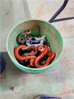 LOT OF VARIOUS SHACKLES