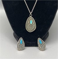 Sterling Silver Navajo Bear paw Turquoise pendant
