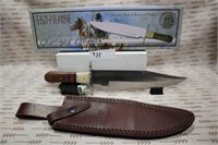 knife with leather sheath