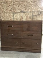 Dresser w/Detachable mirror