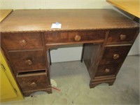 KNEE HOLE DESK