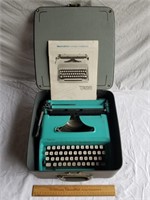 Vintage Remington Ten Forty Typewriter w/ Case