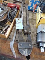 BOLT CUTTERS AND PRY BAR