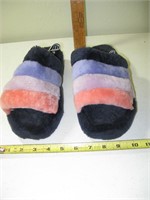 UGG "Fluff Yeah" Slippers Size 10