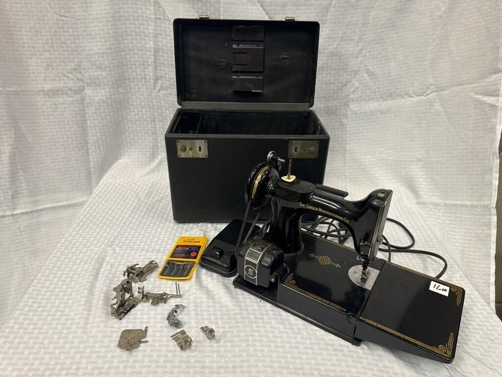 Singer Featherweight 3-110 Sewing Machine With