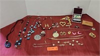 Costume jewelry. Earrings, necklaces and brooch.