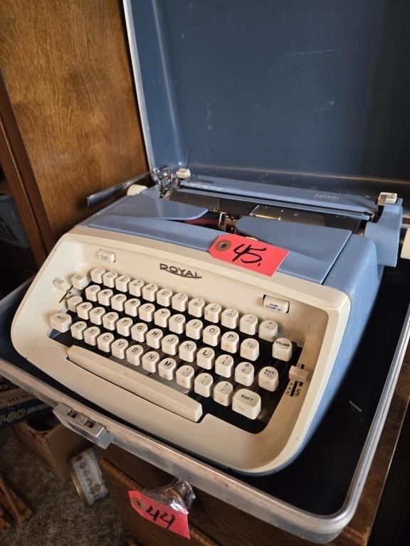 ROYAL TYPEWRITER