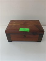 Cedar box 4 1/2x11x7