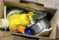 BOX LOT: ASSORTED PLASTIC KITCHENALIA & UTENSILS