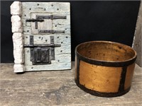 Round bucket & wall plaque picture