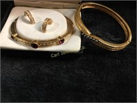 GOLD BANGLE AND EARRING SET