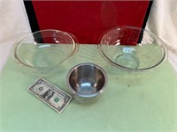 *2 PYREX BOWLS & SM STAINLESS STEEL BOWL