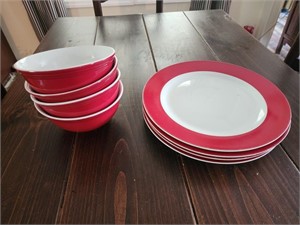 4 ceramic Home plates and 4 stoneware bowls red
