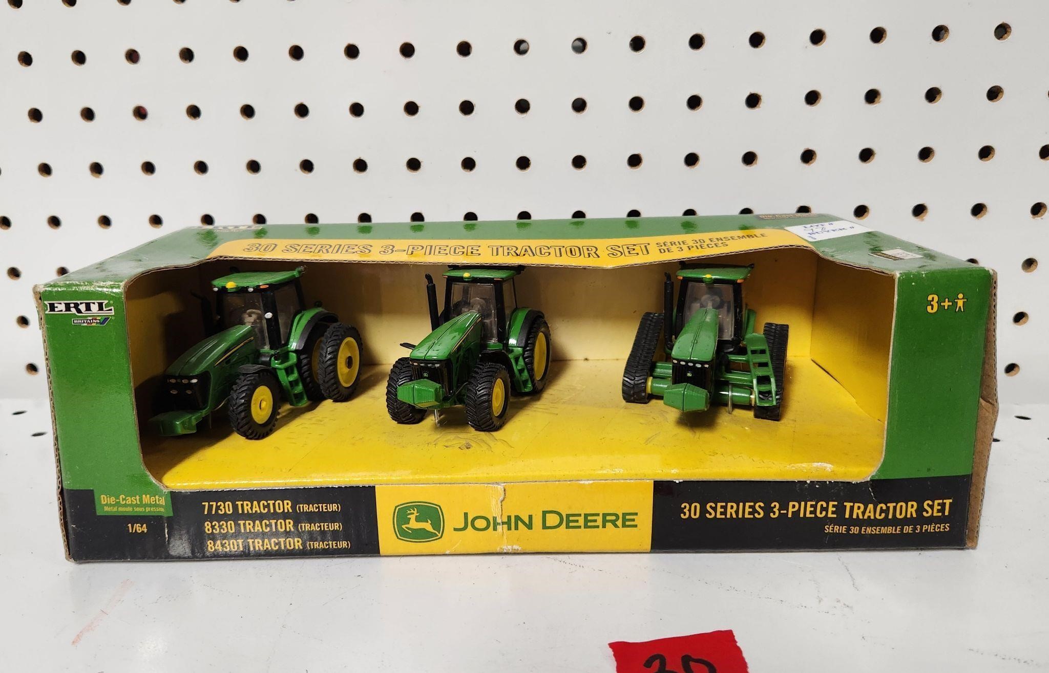 Ertl John Deere 30 SERIES 3-Piece Tractor Set