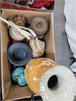 Box lot - Vase, duck, etc