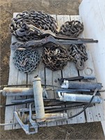 Chains Boomers & Grease Guns