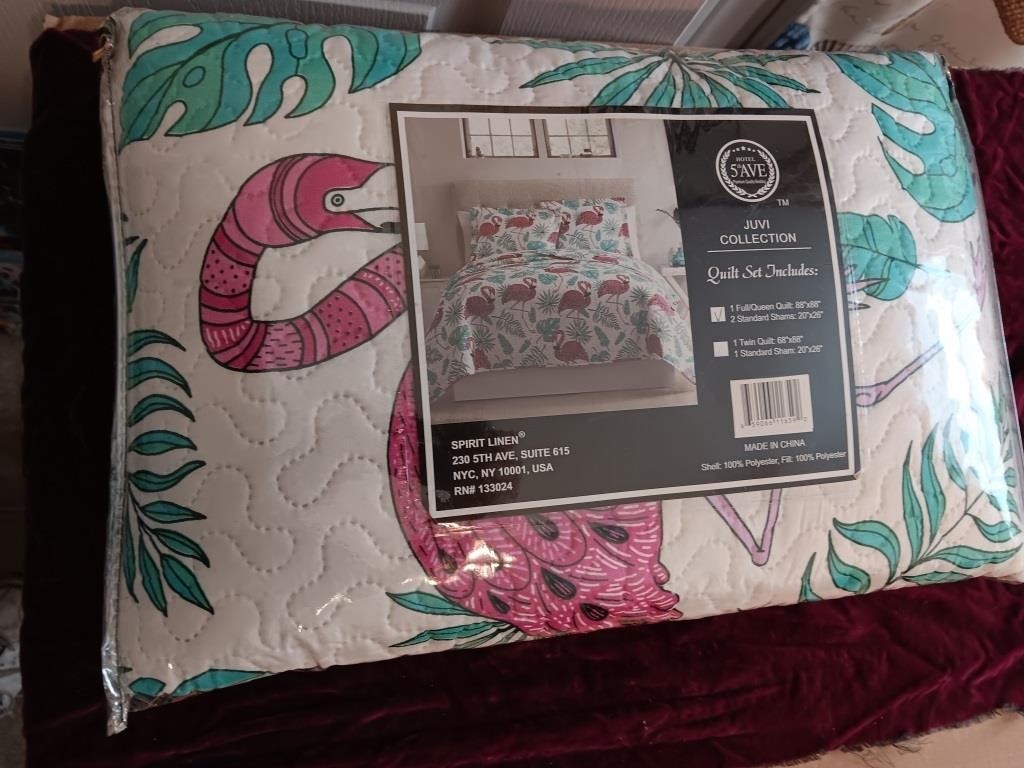 Full / queen flamingo quilt set with shams new
