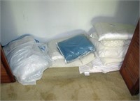 Lot, assorted pillows, blankets and spread