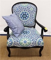 OVERSIZE OCCASSIONAL BLUE AND WHITE CHAIR
