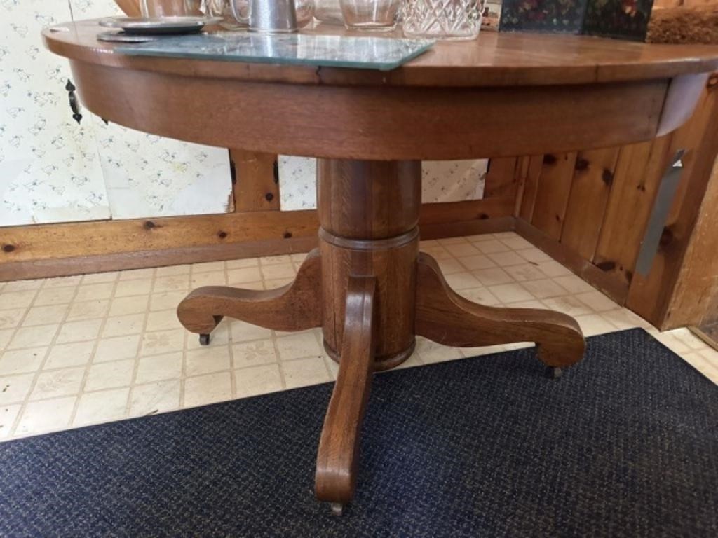 Antique Round Oak Pedestal Table