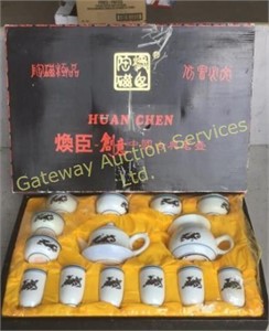 Haun Chen teapot and cups. 14 pieces